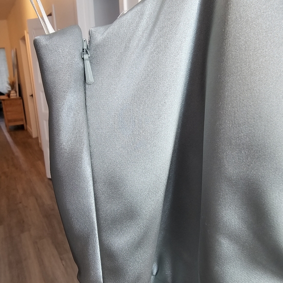 Robe - Picture 6 of 7